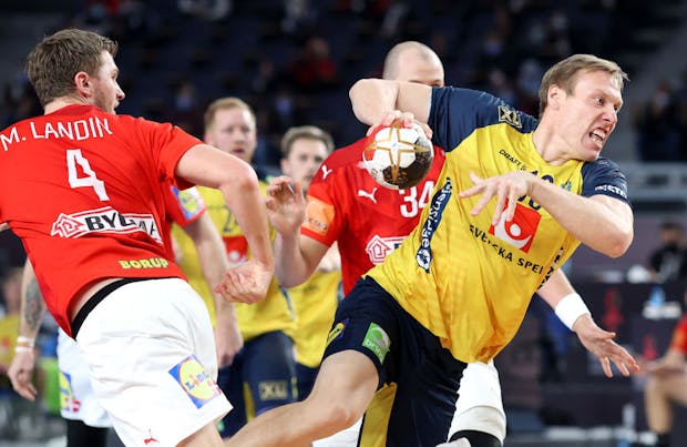 The 2021 IHF Men's World Championship  final match between Denmark and Sweden (by Slavko Midzor/Pixsell/MB Media/Getty Images)