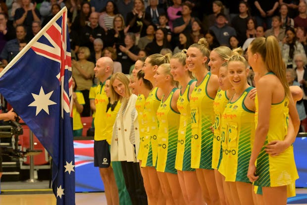 The Australia Diamonds prior to game two of the Constellation Cup series against the New Zealand Silver Ferns on October 16, 2022 (by Mark Tantrum/Getty Images)