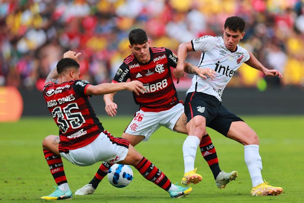 Vitor Bueno of Athletico-PR battles with João Gomes (L) and Ayrton Lucas (C) of Flamengo during the final of the 2022 Copa Libertadores (by Buda Mendes/Getty Images)