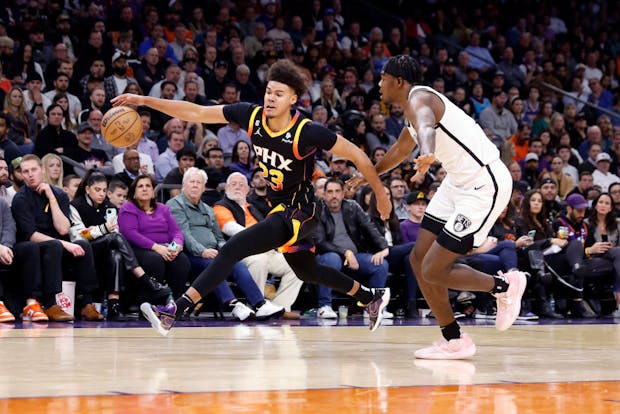 Cameron Johnson of the Phoenix Suns chases down a pass in front of Day'Ron Sharpe of the Brooklyn Nets (Photo by Chris Coduto/Getty Images)