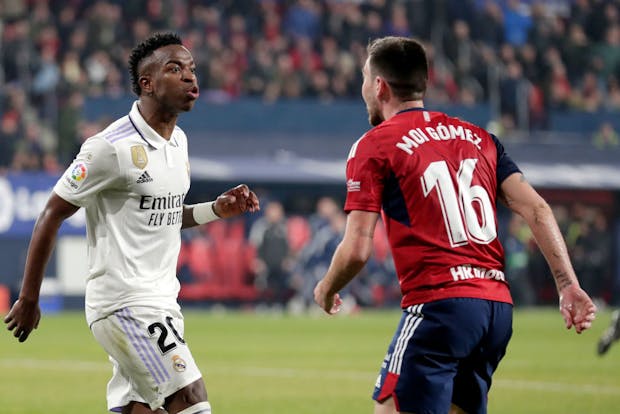 Vinicius Junior of Real Madrid and Moi Gomez of CA Osasuna  during the LaLiga match on February 18, 2023 (by David S. Bustamante/Soccrates/Getty Images)
