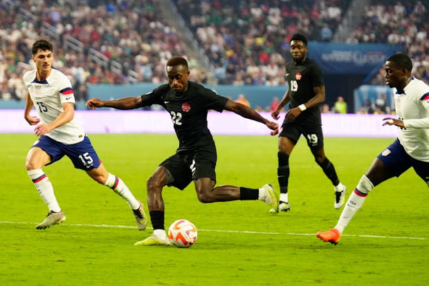 Richmond Laryea of Canada controls the ball in the second half against USA during the 2023 Concacaf Nations League Final (Photo by Louis Grasse/Getty Images)
