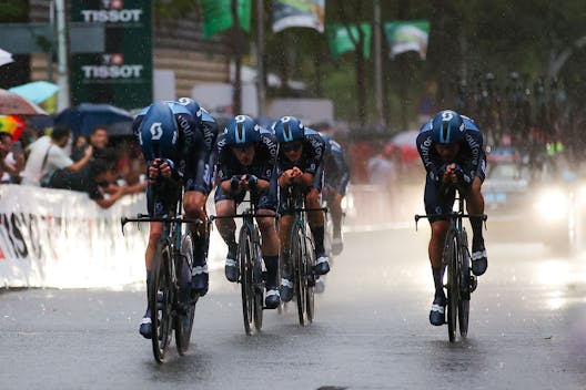 BARCELONA, SPAIN - AUGUST 26: Romain Bardet of France, Romain Combaud of France, Lorenzo Milesi of Italy, Alberto Dainese of Italy, Sean Flynn of The United Kingdom, Chris Hamilton of Australia, Oscar Onley of The United Kingdom, Max Poole of The United Kingdom and Team DSM - firmenich sprint during the 78th Tour of Spain 2023, Stage 1 a 14.8km team time trial stage from Barcelona to Barcelona / #UCIWT / on August 26, 2023 in Barcelona, Spain. (Photo by