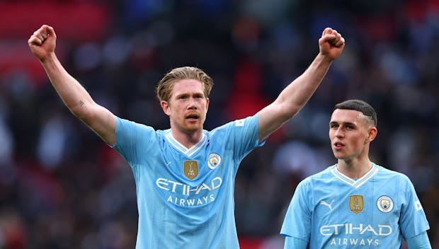 LONDON, ENGLAND - APRIL 20: Kevin de Bruyne of Manchester City celebrates with Phil Foden at the end of the Emirates FA Cup Semi Final match between Manchester City and Chelsea at Wembley Stadium on April 20, 2024 in London, England.(Photo by Chris Brunskill/Fantasista/Getty Images)